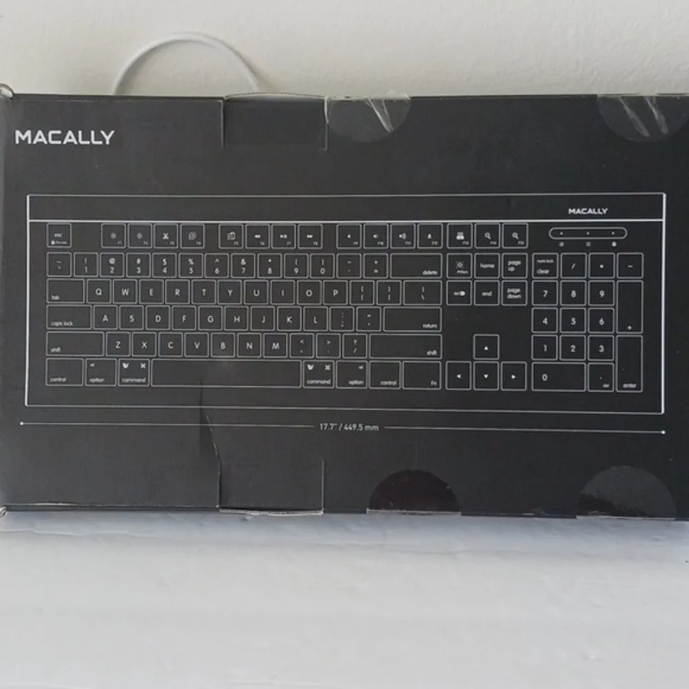 Macally 104 key full size USB Keyboard for Mac and PC in white